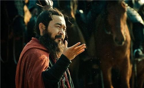 弄钱|三国军阀都从哪里弄钱养军队?曹操靠盗墓,刘备来钱的路子最狠毒