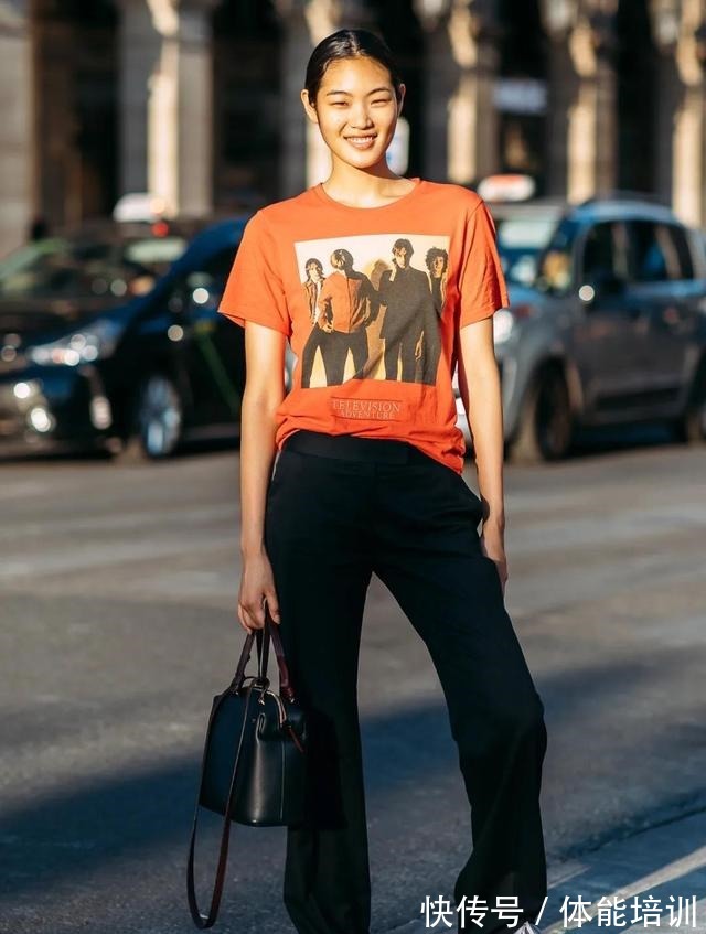 穿搭 白T恤不受宠了,今年流行糖果色T恤,青春时髦还显白!