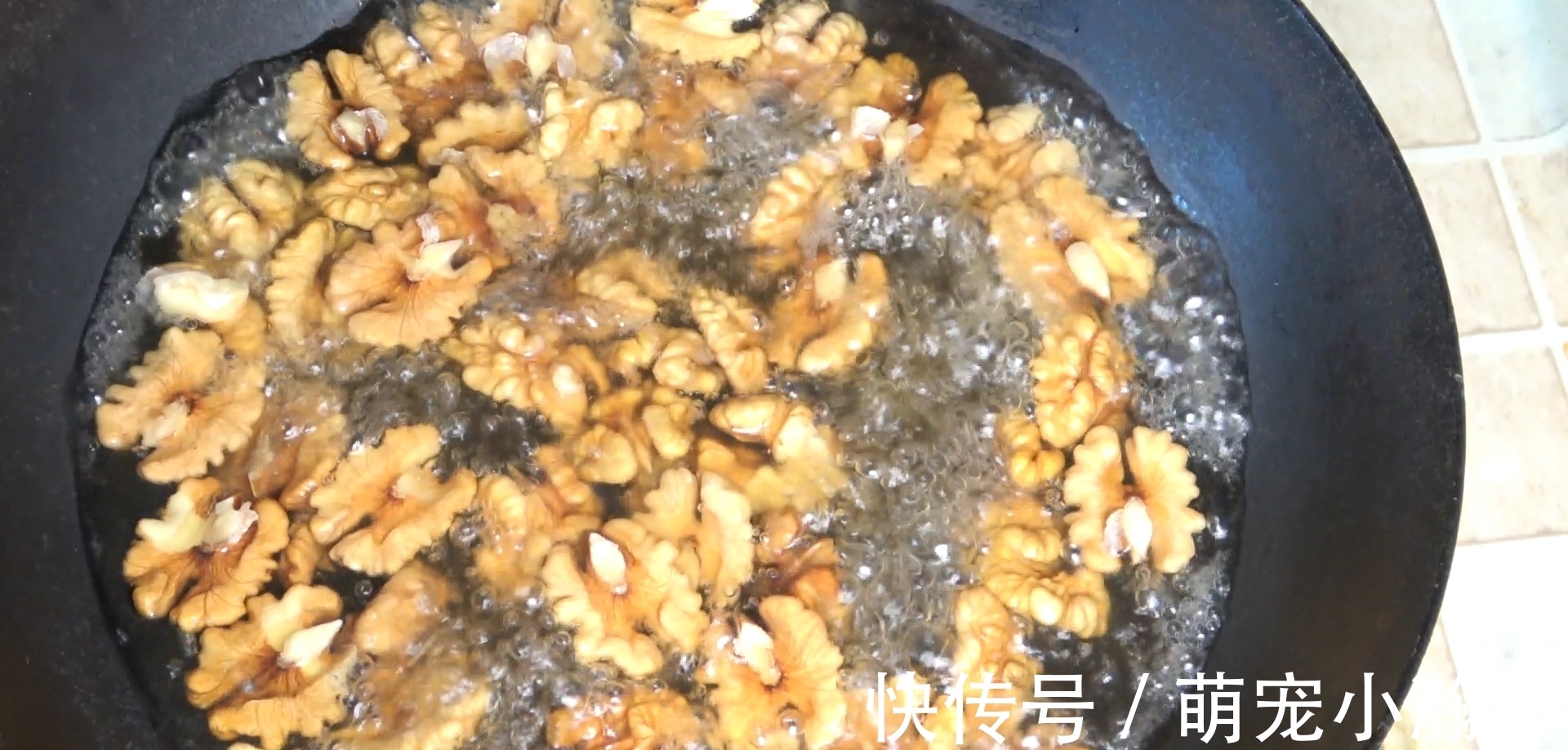糖浆|核桃放进锅里蒸5分钟，想不到这么厉害，很多人都不懂，长见识了