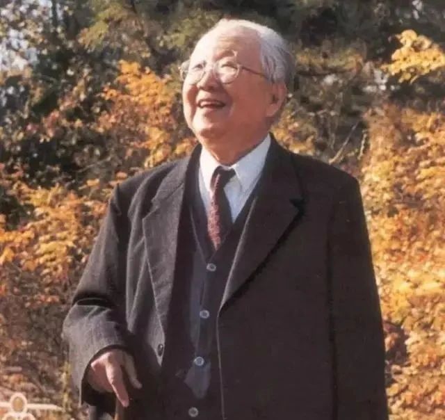 著名书画家启功,与酒有关的趣事颇多,食言题汤沟尤为精彩