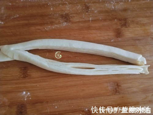 发面不要只放酵母了，多加一料，做出的花卷，蓬松暄软，层次多