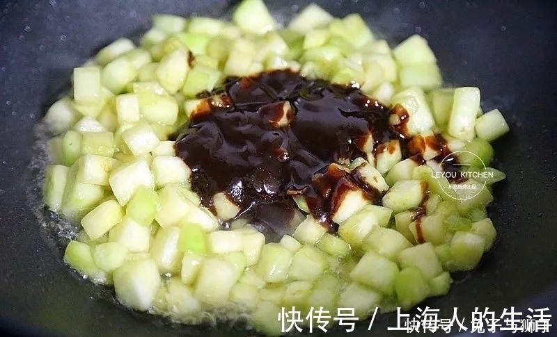 包子|纯素馅大包子,比肉馅的汤汁丰富,吃着更香