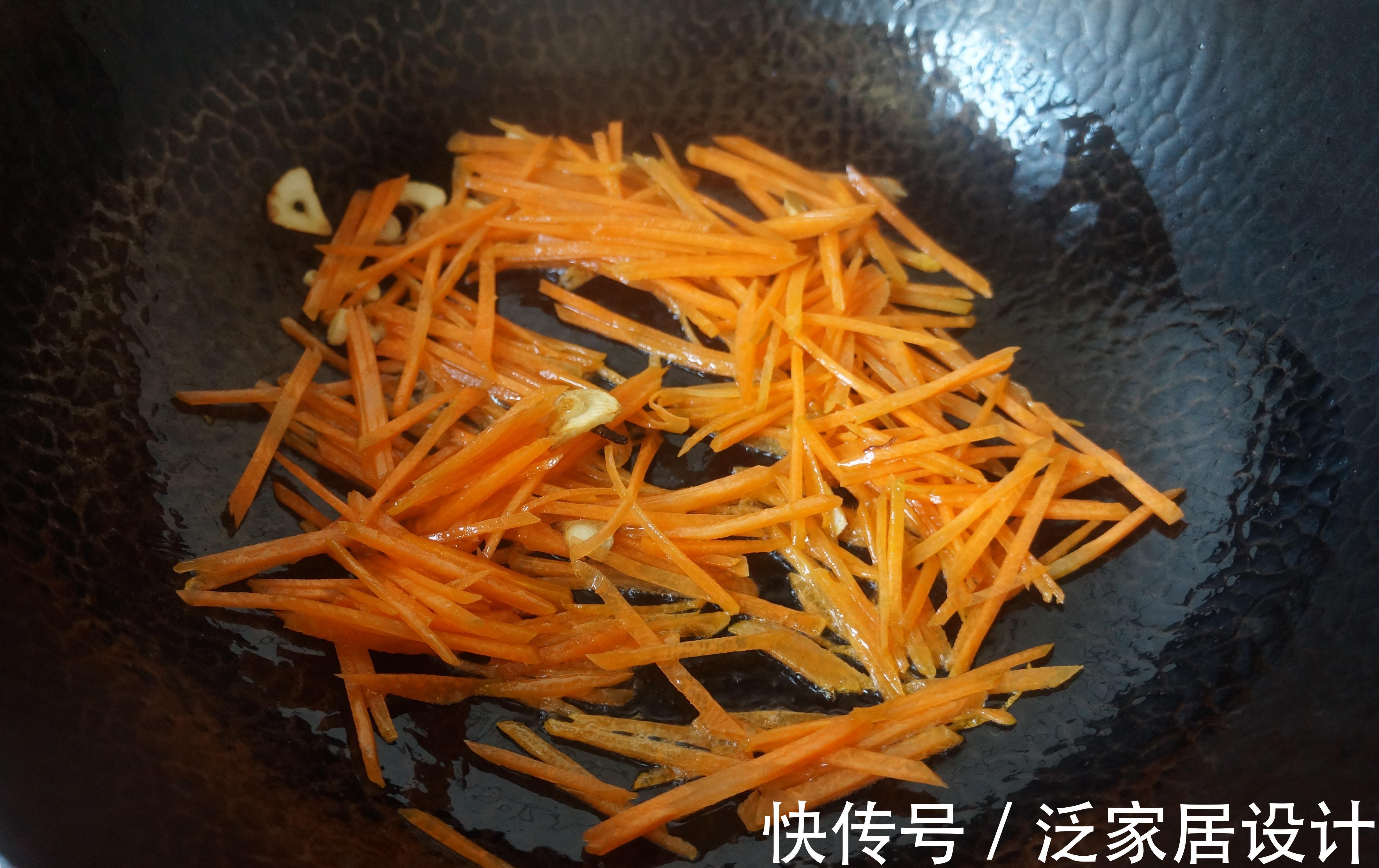 好吃|炒粉条一下锅就粘？用对了办法，又快又好吃，还不粘锅