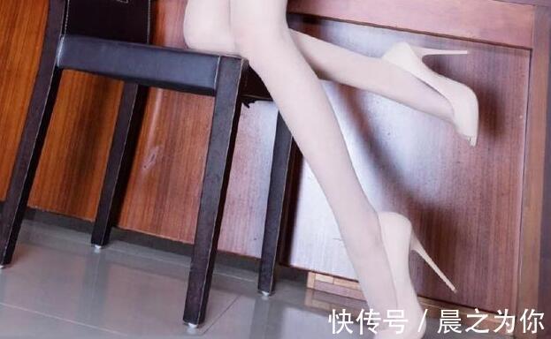 细高跟 优美的尖头高跟鞋配上丝袜,展现出性感的魅力,体现女人的好看气质!