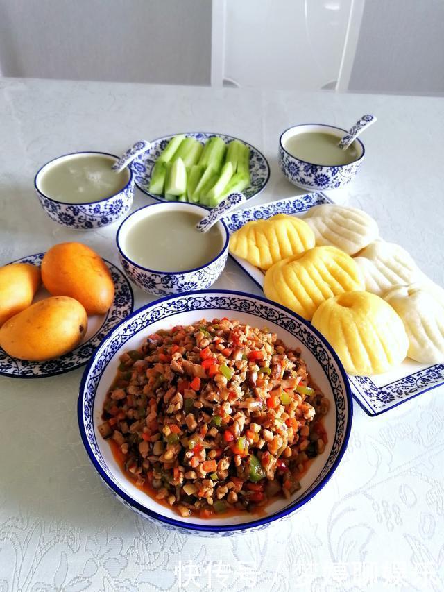 不用|国家允许摆地摊,流动商贩再也不用提心吊胆了,亲友劝我去卖早餐