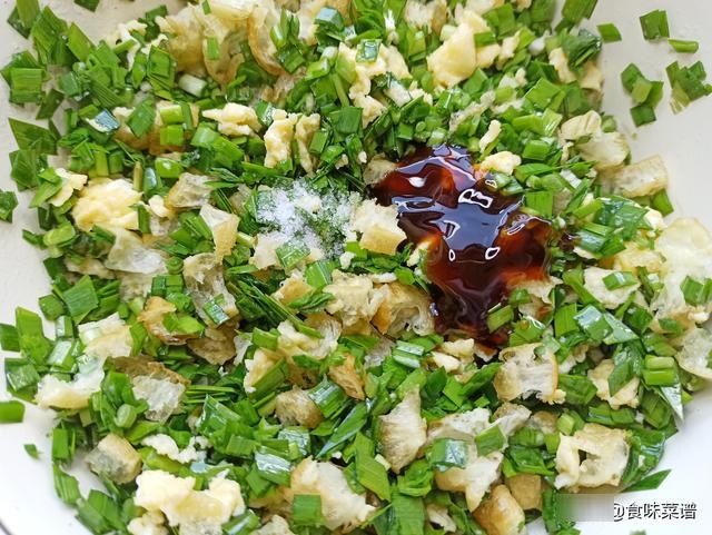 搅拌均匀|韭菜怎么搭配才好吃？分享5种不同的做法，鲜香又美味，老少皆宜
