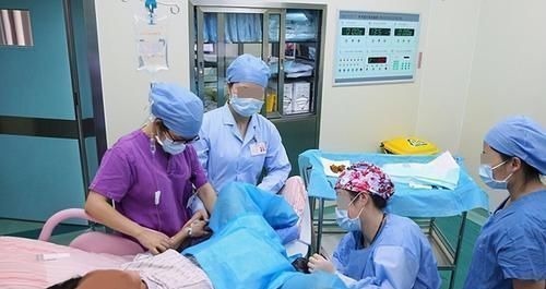 宝妈|产妇临近分娩,医生让买刀纸,宝爸迷糊带回卫生纸,结果被痛骂