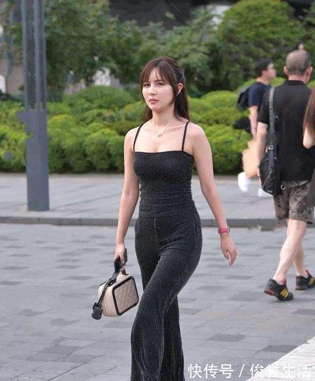 穿搭|时髦个性的瑜伽裤显得优雅大气,分外展示时髦气质,减龄美丽