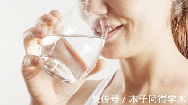 肾脏|错误的5个喝水习惯,可能会造成女性快速衰老,希望你可以避开
