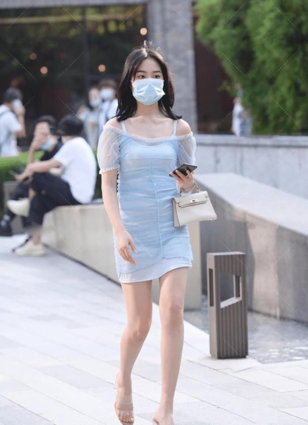 小脚丫|邻家妹妹穿“塑料袋”都好看,配上16cm高跟鞋,小脚丫更是重点