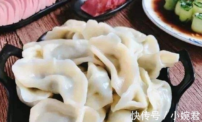 锅盖|煮饺子时到底要不要盖锅盖？很多人做错了，难怪饺子破皮还不好吃