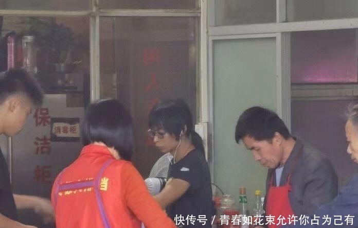 广西最霸气的牛杂大排档,一天卖几百斤牛杂,楼上楼下几百人同时吃