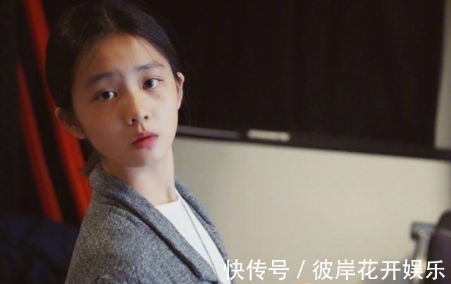 黄磊|黄多多晒浴袍美照，抑郁文艺风格很像黄磊，谁能想到才15岁