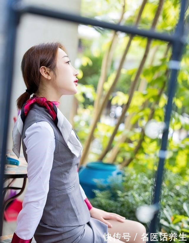 一字扣 衬衫搭配马甲西装裙,精致干练,时尚大方适用于任何场合!