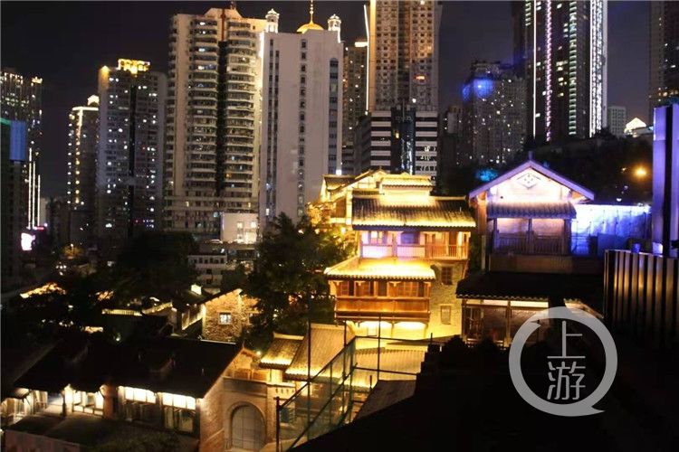 母城|以光绘山城！十八梯开启“夜景模式”