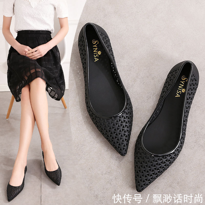 高跟鞋不吃香了,这款“奶奶鞋”又火了,上脚百搭又时髦!