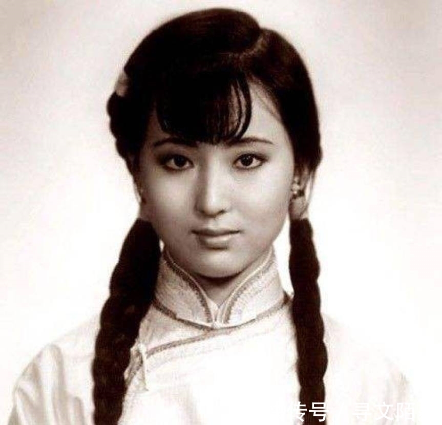 陈晓旭#林黛玉(陈晓旭)的一组黑白照,像民国走来的女子,比林徽因还美