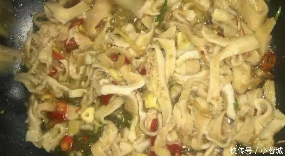 冬天|冬天炖菜不吃酸菜是个憾事,搭配2个食材炖一炖,暖胃抗寒又鲜美