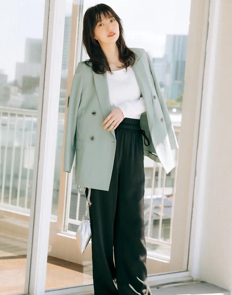 轻熟感|女人一旦30岁,穿衣尽量以“轻熟风”为主,这几种照着穿准美