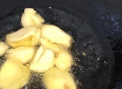 自己在网上看教程学会了毛血旺，自学成才，感觉比外面买的好吃