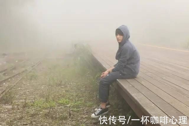 原生家庭|那些强迫自己迎合父母的孩子,后来都怎么样了?