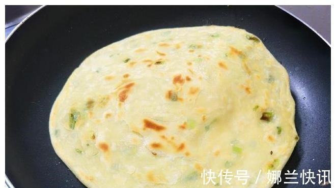 早餐别出去买了，教你1款懒人鸡蛋饼，不用发面，营养好吃