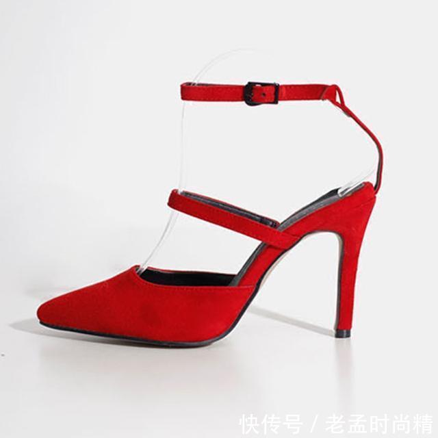 一字扣|传统凉鞋不兴了,今夏流行这样的高跟凉鞋,最具女人味