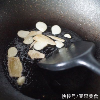 #憋在家里吃什么#广式腊肠和它这样炒着吃，味道超赞