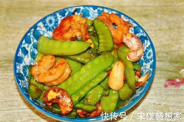 年夜饭|晒娘俩做的年夜饭,4凉8热上一桌,第一次就地过年火了朋友圈