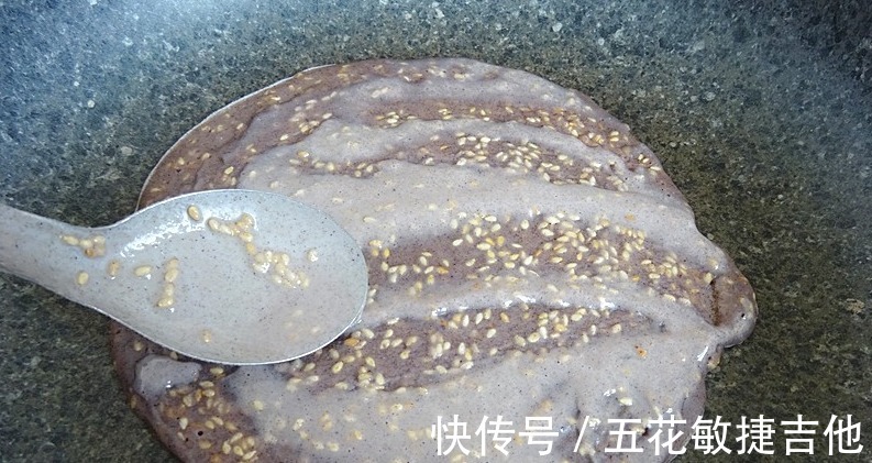 主食|夏天主食我常做它,10分钟就上桌,香软润肠助瘦身,解馋又顶饱!