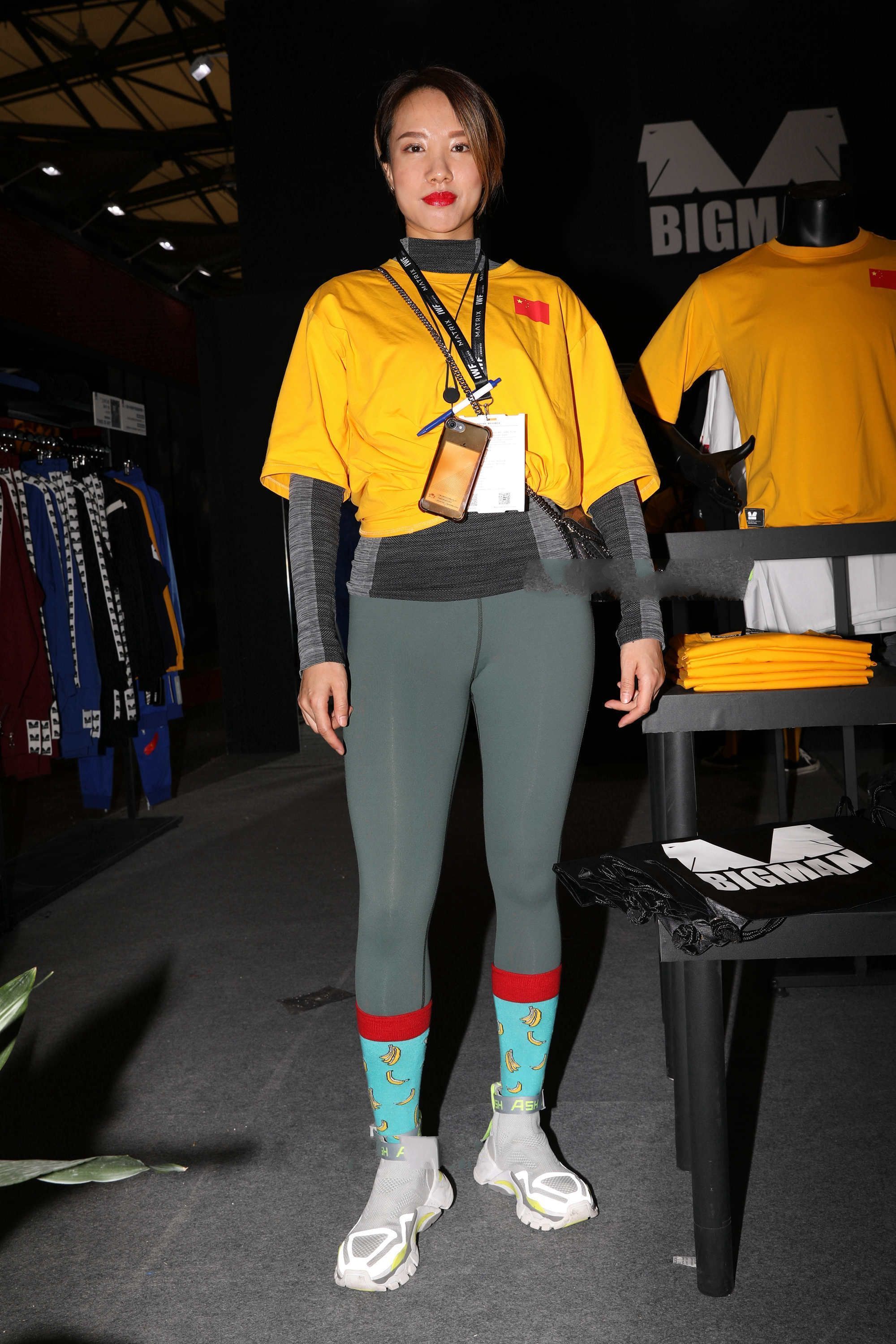 暖色调穿搭阳光又热情, 配合运动穿搭, 更显青春活力