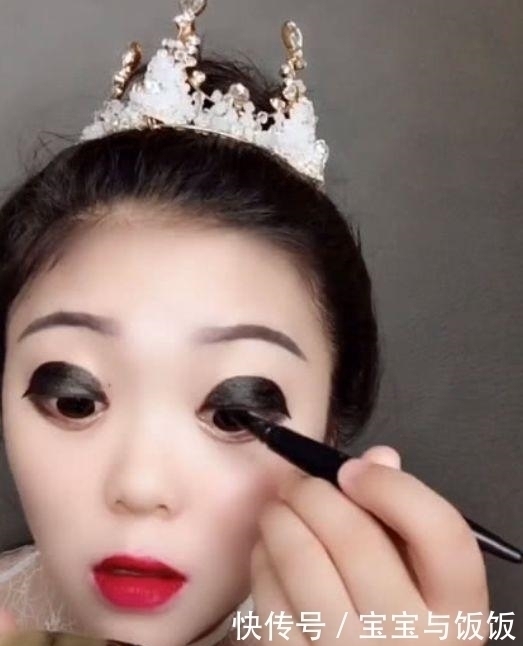 眼线|新娘画死亡眼线,本以为是“青铜”,睁开眼那一刻,单眼皮的痛