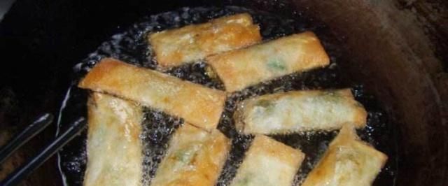 老妈|老妈教我做“春卷皮”,注意这一点,烙出来又香又脆,张张薄如纸