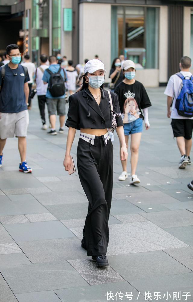 穿搭 深情的打扮,让人变得更高雅,黑色穿搭很容易体现