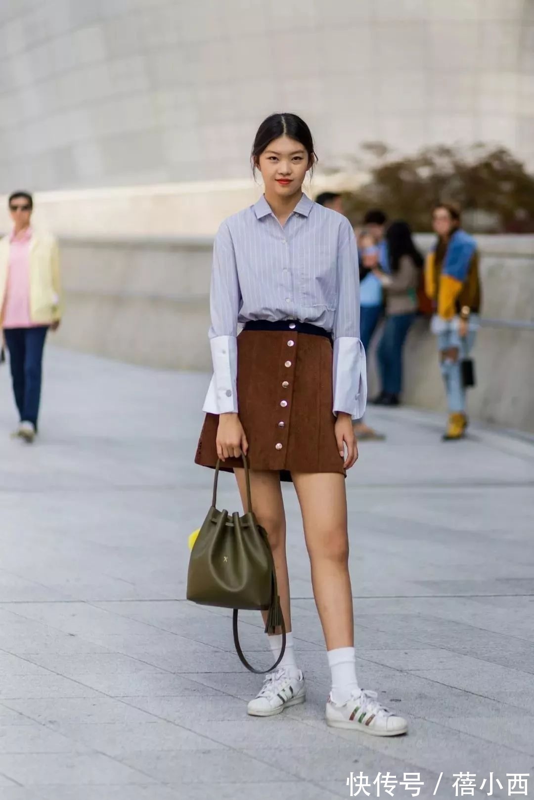 大长腿|别穿大一号了,今年流行“上短下长”法则,轻松打造逆天大长腿!