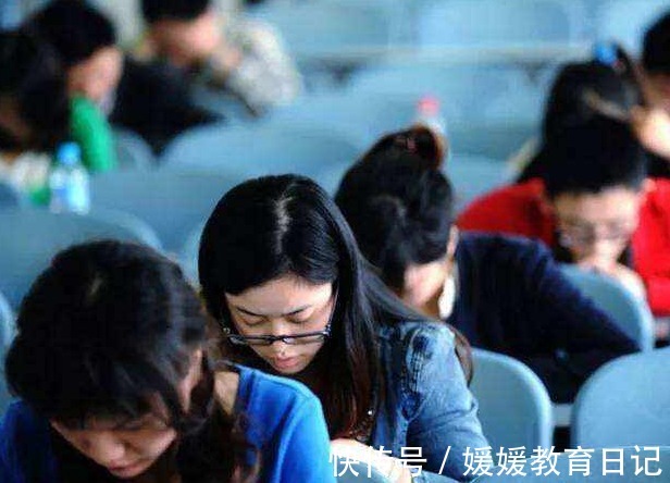 考上|“新兴啃老”正在蔓延,父母未察觉还引以为傲,以为孩子很上进