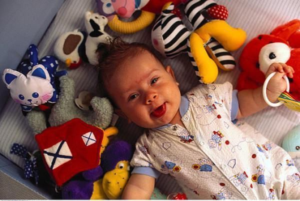 绳带|小小婴儿床，处处隐患大，新手父母需要注意的几个“危险”角落