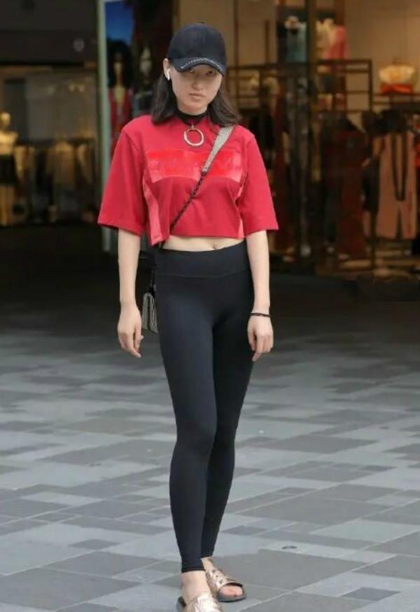 夏季|今夏才“火”的打底裤,显瘦又时髦,体验别样的美