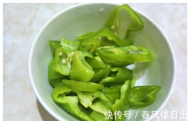 搭配|立秋后，2样蔬菜一起炒，香辣下饭，搭配馒头米饭真香