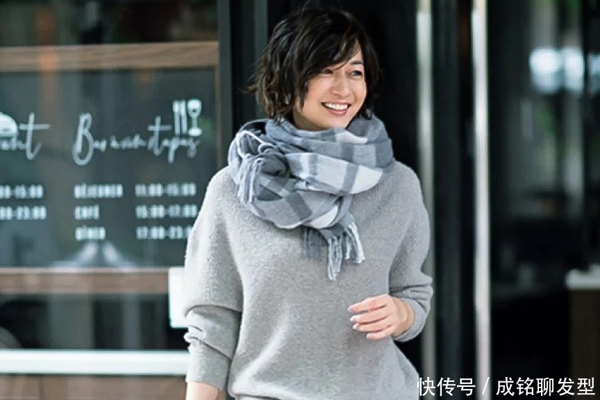 50岁女人最好放弃黑长直吧!这几位漂亮大妈精致短发,优雅又减龄