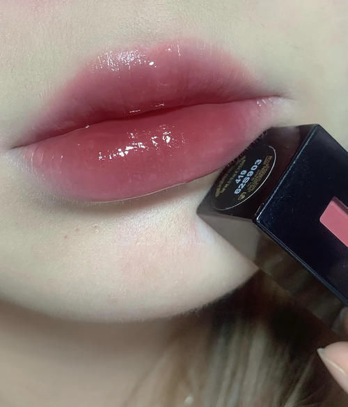 4月里的樱花粉,涂在嘴上也太嫩妹了吧