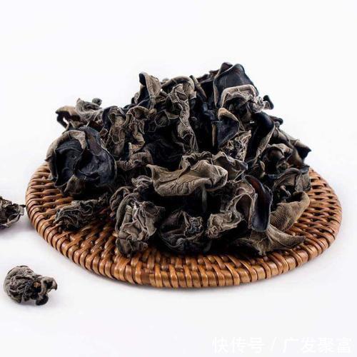 气色|黑木耳和此物一起炒,子宫干净了,气色好了,大肚子也平了!