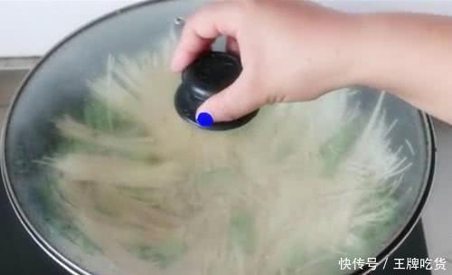 全家|面条可不要再水煮了,不如试试这做法,全家抢着吃,五分钟出一锅