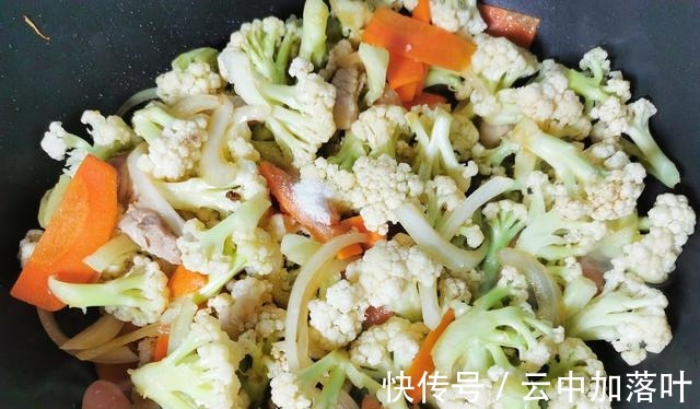 炒花菜最忌下锅焯水，教你正确做法，花菜鲜香入味口口脆爽又下饭！