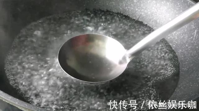 鸡蛋|水煮荷包蛋我只服这种做法，不散花，个个圆溜溜，家常实用