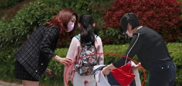 暖心|女孩来“初潮”浑然不知，女子暖心帮助获赞无数，网友暖心阿姨