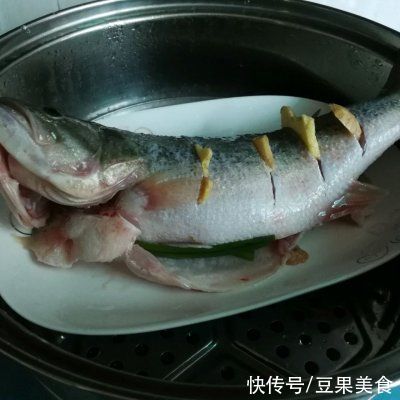  #福气年夜菜#鲜美肥嫩的清蒸鲈鱼
