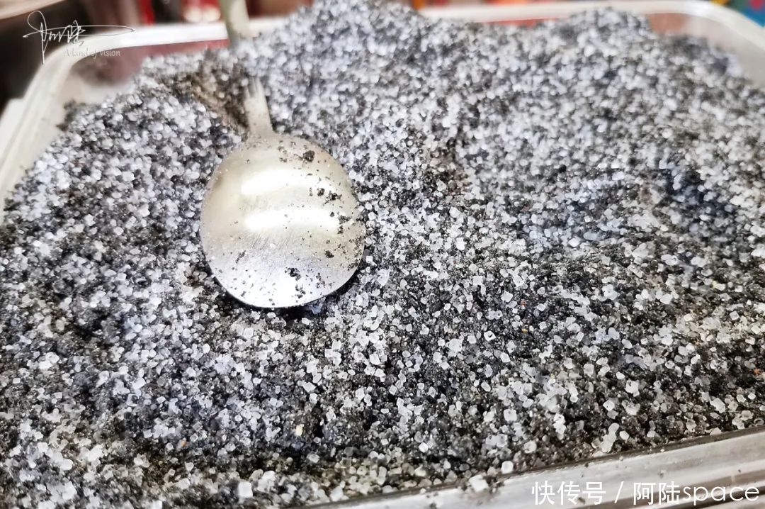 油条|这条非遗美食街上的“油条包麻糍”,不仅卖相好看,味道也不错