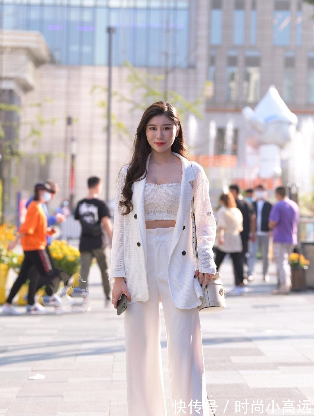 高级感 姐姐骨子里散发着高级感，简单休闲西装，无需配饰照样美