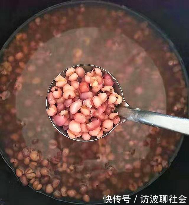 红豆薏米|它是天然“祛湿液”,早晚喝一碗,坚持15天,排出体内湿气一身轻